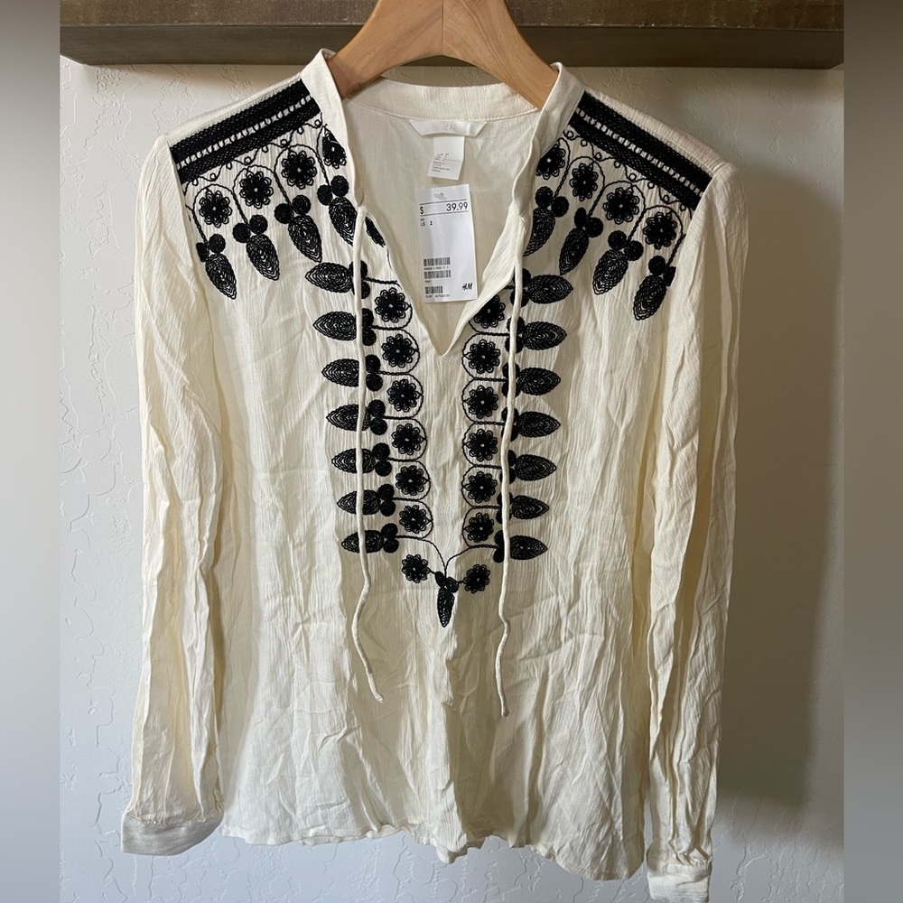 H&M| Cream Peasant Top, Boho Floral Style—Embroidered/Stitch Detail, Size 2•••